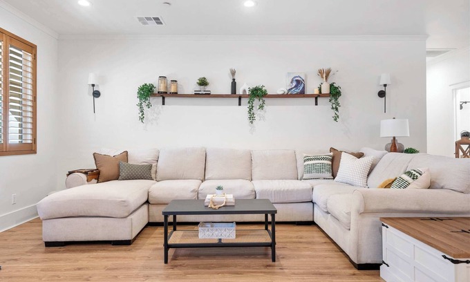 Country Club Casa | Luxury Family Oasis with Hot Tub!