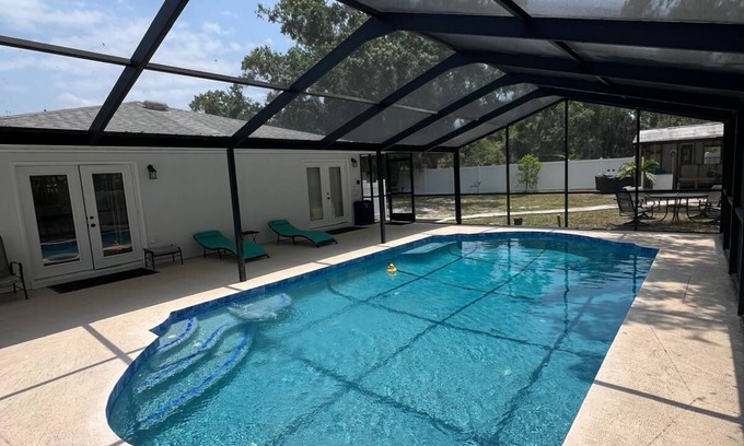 Sarasota Casa | Luxury Family size house, 9 miles away from siesta key, with pool