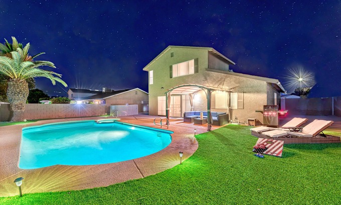 Highland Hills Casa | ☀ Luxury Family Vacation! Mini Golf - Heated Pool and Spa - RV Parking