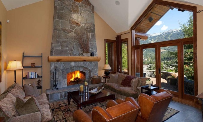 Blueberry Hill Chalet De Esquí | Chalet de lujo de cinco habitaciones con vistas a Blackcomb Mountain & Whistler