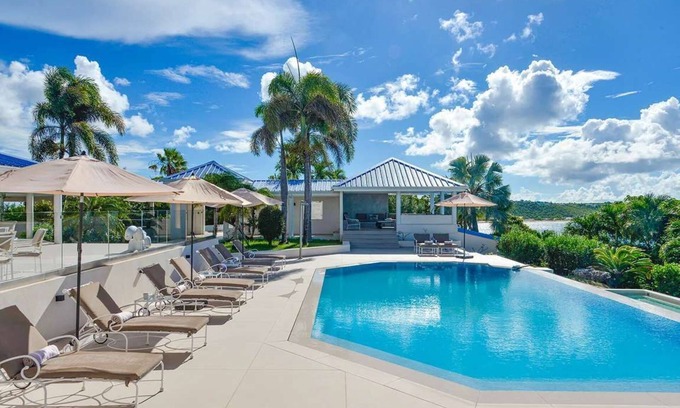 Nettle Bay Villa | Luxury Five bedroom estate with heated pool and gym