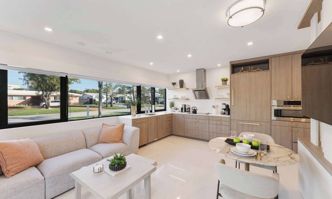 North Corals Apartamento | Luxury Florida King Bed Studio - Dog Friendly Oasis