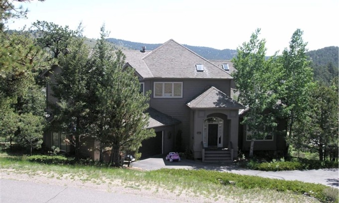 Tanoa and Hiwan Casa | Luxury Foothills of Denver- Hottub, Great Location 30 minutes - dwntwn or skiing