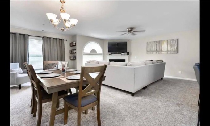 Greensboro Condominio | Luxury Full 2 BR 2 bath condo in great location
