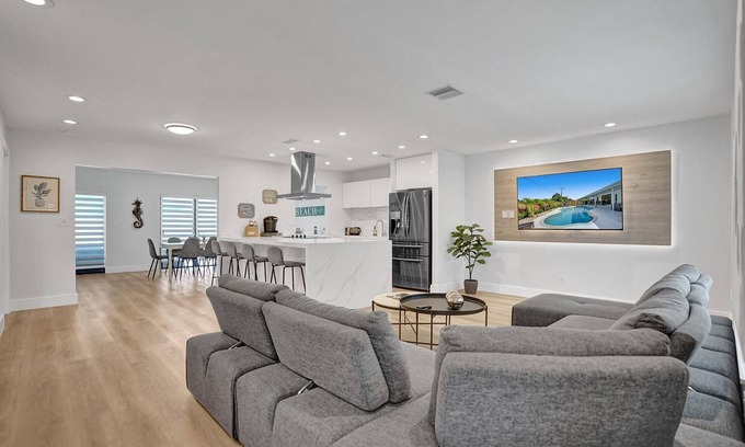 Plantation Casa | Luxury+ Fun + Heated Pool + Firepit,15 min FLL, Beach, Las Olas🌟LOCATION 🌟.