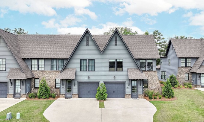 Auburn - Opelika Casa | Luxury Gameday Townhome at Auburn Airport 4 bedroom/3 1/2 bath