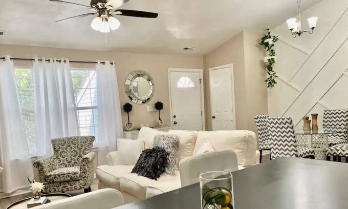 Western Branch North Casa | Luxury Gem in Western Branch!