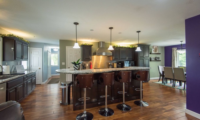 West Des Moines Casa | EL EQUIPO FUN MECCA! # 1 ALQUILER DE VACACIONES EN DES MOINES AIR BNB!