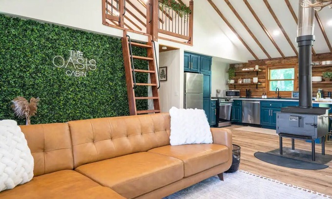 Richmondville Casa | Luxury Getaway Cabin Hot Tub + Sauna and More!