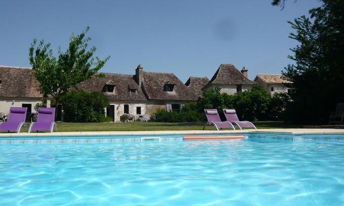 Boisse Cabaña | luxury gite for couples, no children. Peace, great views, large pool and spa.