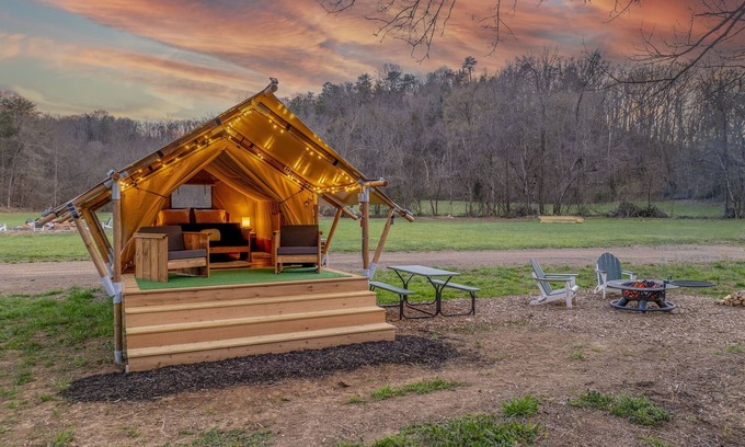 Newport Alquiler De RV | Luxury Glamping Near Gatlinburg and Asheville