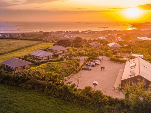 St. Pierre du Bois Otro | Luxury Glampsite with Sea Views