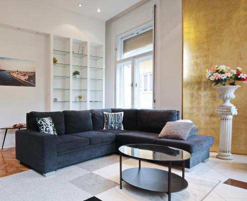 Belso-Ferencvaros Apartamento | Luxury gold plated suite in calm central location