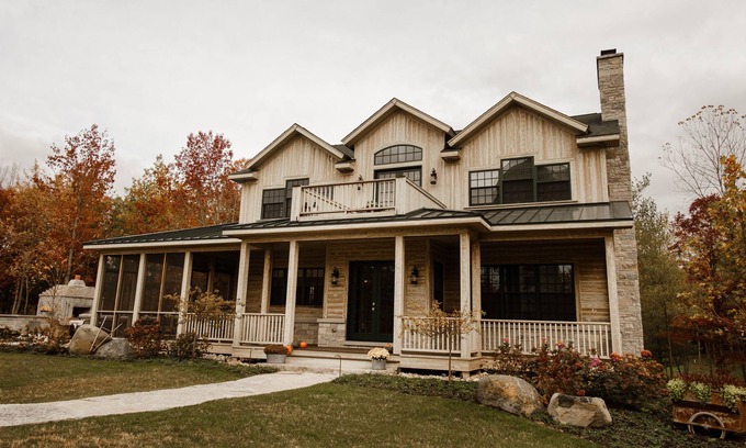 Alden Complejo | Luxury Golf Retreat NW Chicago -PRIVATE & ALL-INCLUSIVE STAY