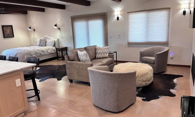 Elgin Cabaña | Luxury guest house on a private ranch in Arizona's wine country