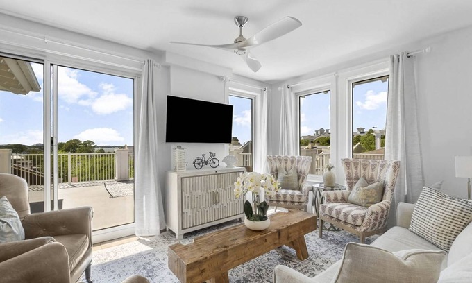 Baytowne Wharf Condominio | Luxury Gulf Bay-View 2BR Private Balcony Sandestin Resort Pools, Beach & Dining