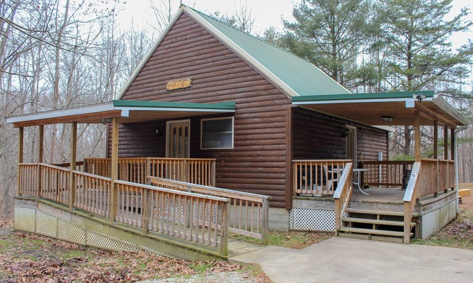 Nelsonville Cabina | Lujoso-Hawk's Nest Cabin-Vista al bosque-Cabaña-Baño Privado