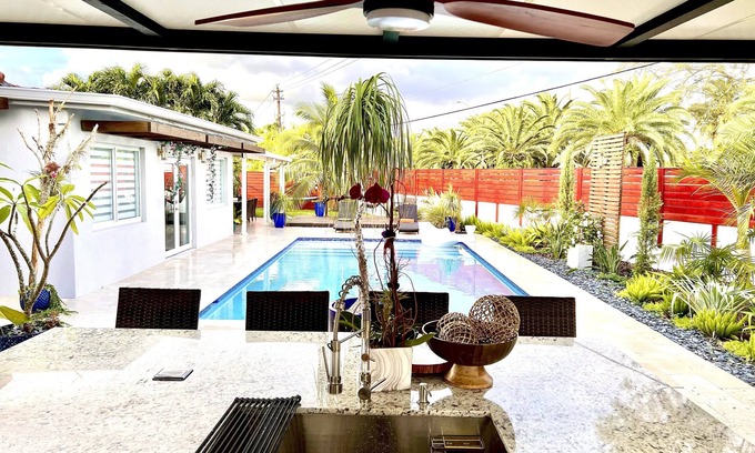 Fontainebleau Casa | Luxury heated salt water pool, Grill BBQ Serenity Oasis
