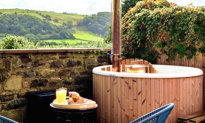 Bow Street Casa | Luxury heated Yurt with Hot tub - 5 mins from beach