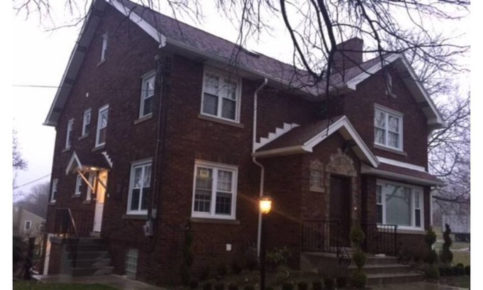 Beaver Falls Apartamento | Luxury, high-end 1 BR, laundry