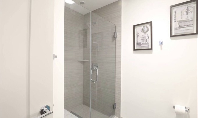 Southgate Apartamento | Luxury High Rise Apartment