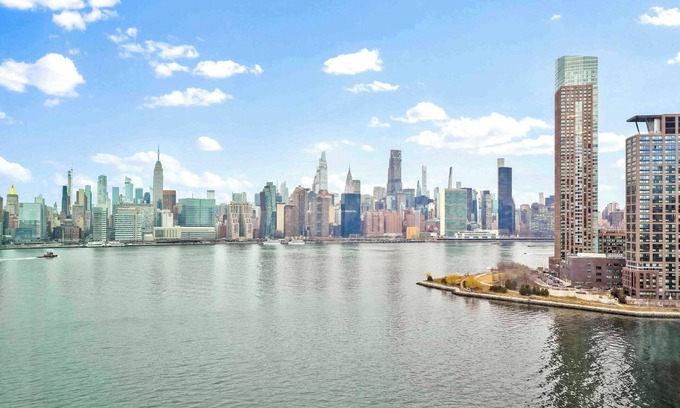 Greenpoint Apartamento | Luxury High Rise with Stunning Manhattan Views