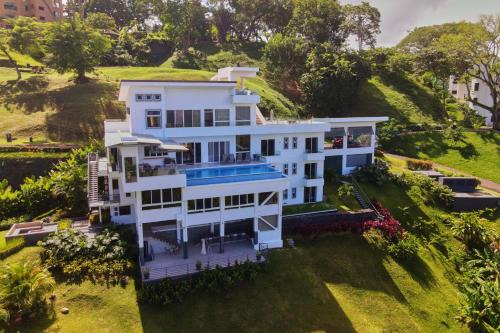 Tárcoles Apartamento | Luxury Hillside Estate at Nativa Resort