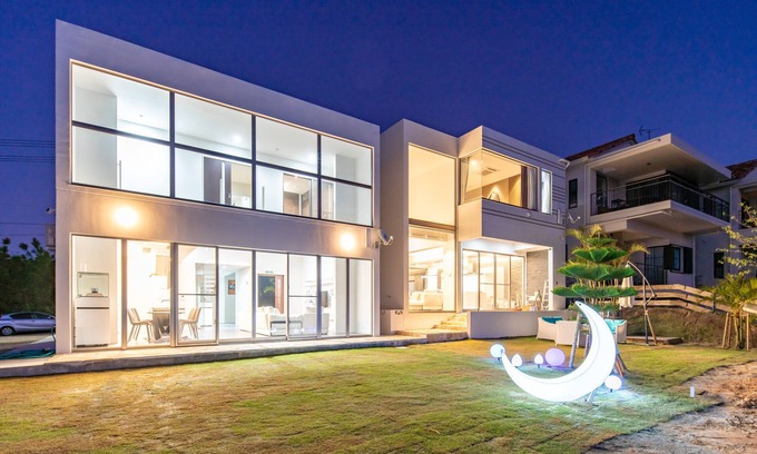 Maeganeku Casa | Luxury Hillside Villa with Sea Views