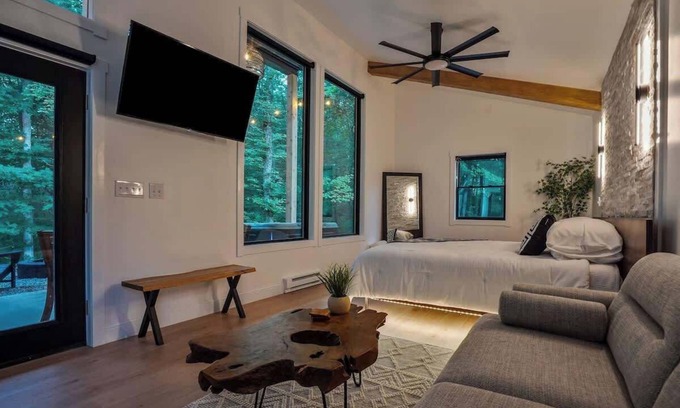 Sugar Grove Cabina | Luxury Hocking Couples Cabin | Secluded! Hot Tub!