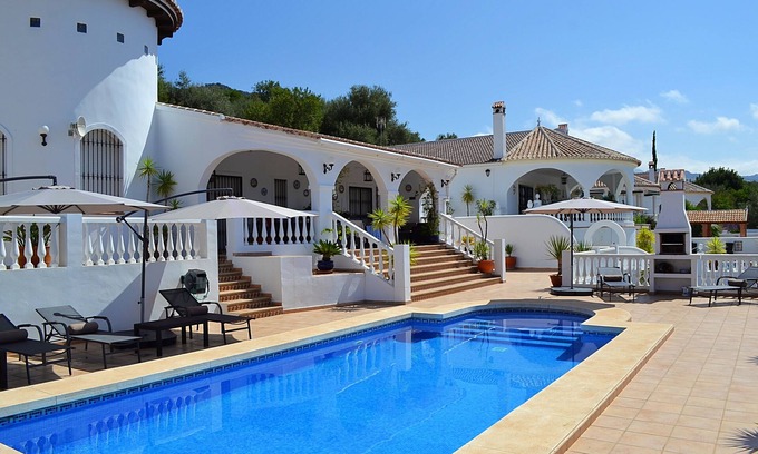 Periana Villa | Villa de vacaciones de lujo con piscina privada en un entorno precioso, tranquilo