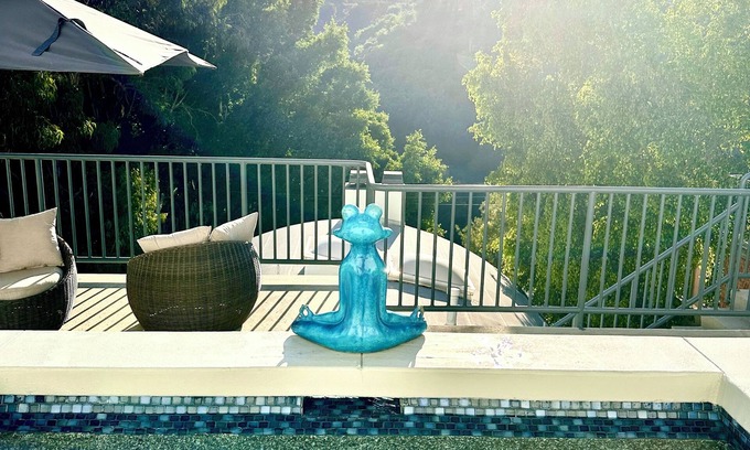 Hollywood Hills West Casa | Luxury Hollywood Hills Retreat!