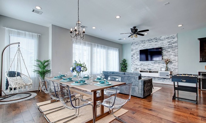 Northside Casa | Luxury Home Away From Home ~ Perfect For Getaway ~ Ideal For Long Stays