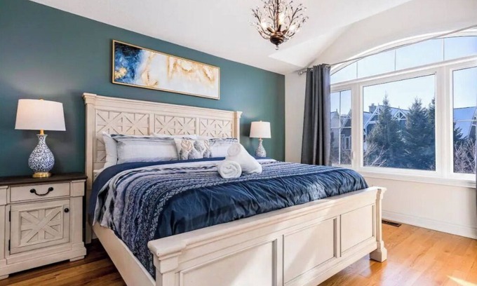 The Blue Mountains Casa | Luxury home Blue Mountain with a view/Pool Table/Outdoor heated POOL