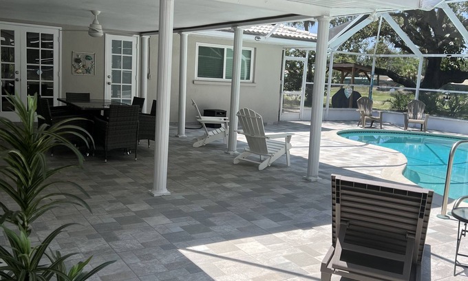 Southgate Casa | Luxury home/heated private pool mins drive to Siesta Key & Downtown Sarasota.