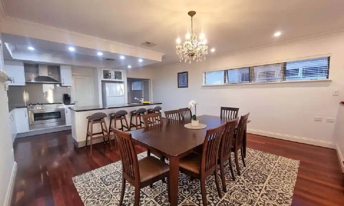 Doubleview Casa | Luxury Home in Doubleview