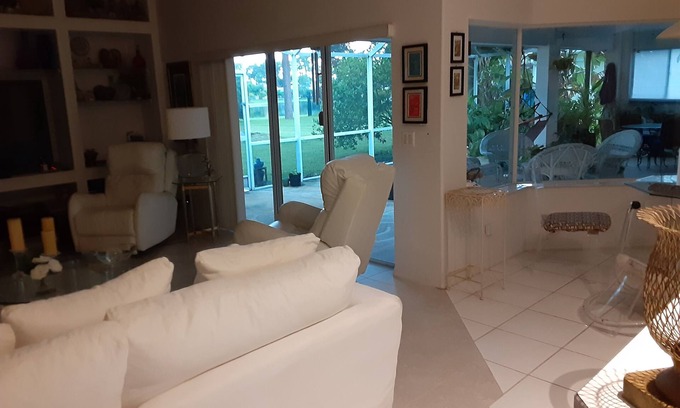 June Park Casa | luxury home in exclusive community, lakefront home fishing & boating available