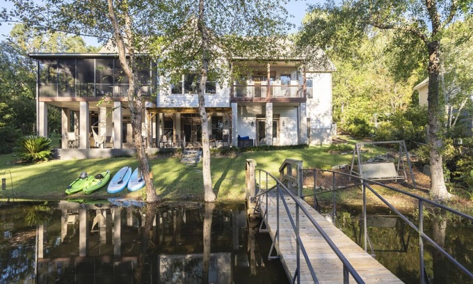 Leesville Casa | Luxury Home in Quiet Cove-SUPs Kayaks BBall Arcade
