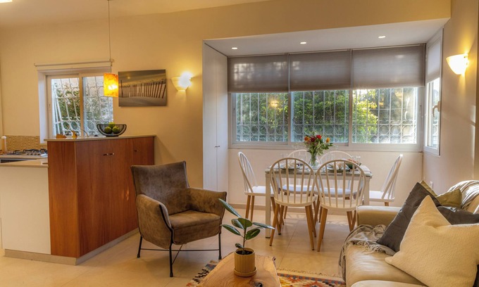 Emek Refaim Apartamento | Luxury Home in the German Colony