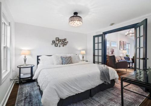 Detroit - Shoreway Casa | Luxury Home in the Heart of Gordon Square