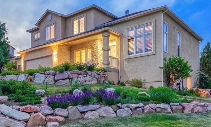 West Colorado Springs Casa | Luxury home in gated community - VIEWS