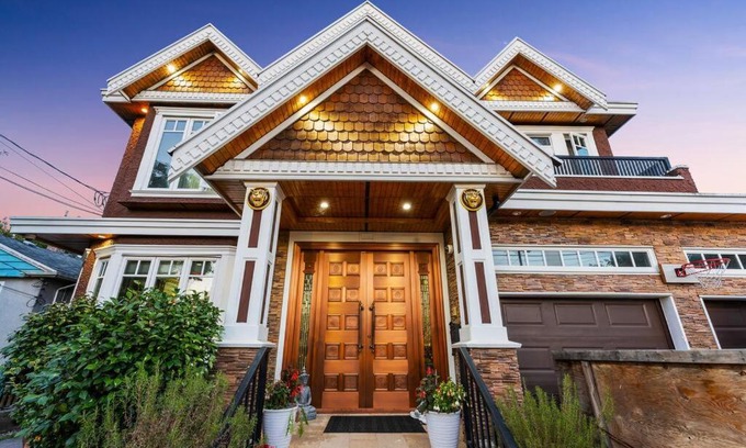 Fraserview Casa | Luxury Home in Vancouver
