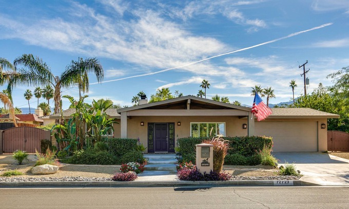 Palm Desert Casa | Casa de lujo a solo cuadras de las magníficas tiendas y restaurantes de El Paseo
