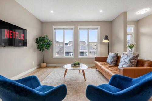 Calgary Casa | Luxury Home.Mins to YYC Airport, 3Bed 2.5 Bath