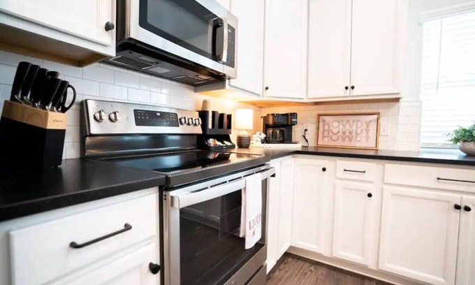 College Station Casa | Luxury Home Near Kyle Field & Expo Center