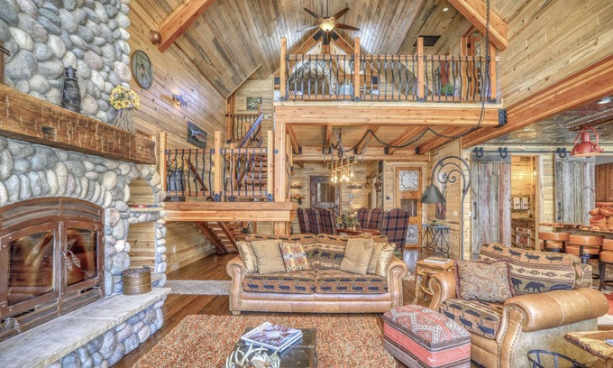 San Juan River Village Casa | Luxury Home ON San Juan River Close to Downtown Pagosa Sprgs and Wolf Creek Ski