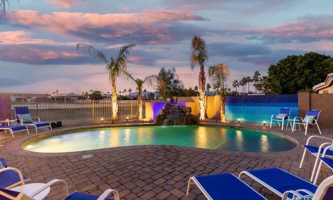 Phoenix Casa | Luxury home w/ Heated Pool & Hot Tub | Pool Table | King Beds | Fire Pit & Grill