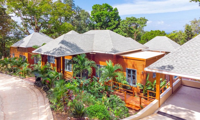 Lawson Rock Casa | Luxury home with 2 pools at Lawson Rock- Casa Coralina