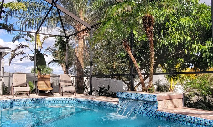 Lakeland Villa | Luxury home with heated pool & hottub, convenient for golfing & amusement parks.