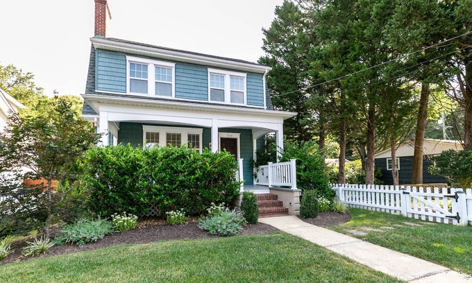 West Annapolis Casa | Luxury Home with Private Backyard, Parking and Easy Walk to Restaurants, Shops and Stadium