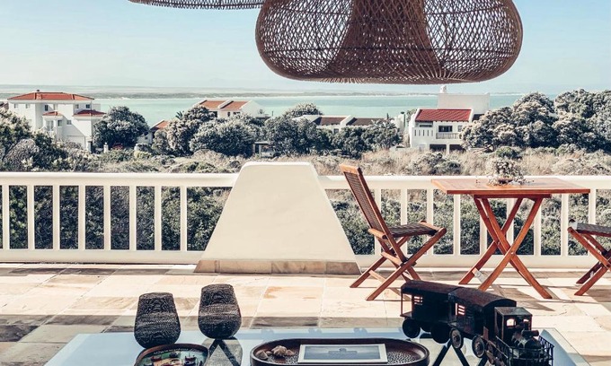 Saint Francis Bay Apartamento | Luxury Home with Stunning Views and Solar Power